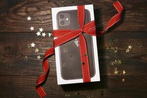 Scopri di più sull'articolo Il suo primo cellulare – regole di famiglia e patto di responsabilità